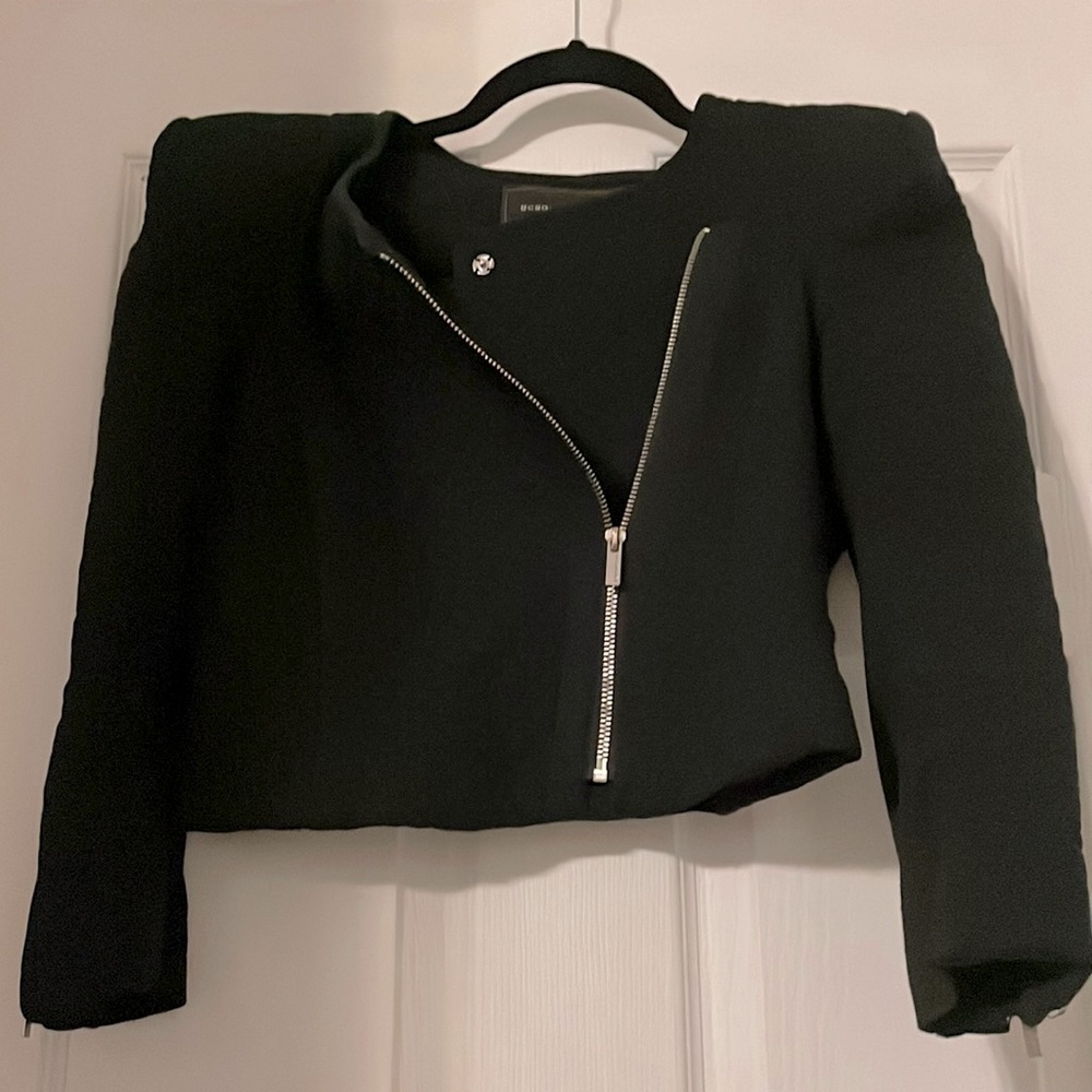 Sharp Padded Shoulder Cropped BCBG Blazer
